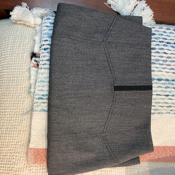 Express High Waisted Skirt Black & White With Clasp Detail On Midline Size 4 - Picture 1 of 6